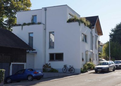 Erne Vogel Hug Architekten aus Freiburg Ebnet Einfamilienhaus mit Schuppen in Merzhausen